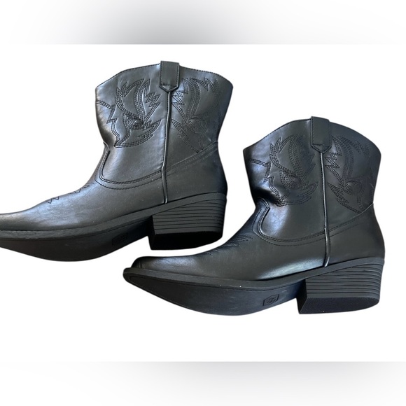 SO Black COWBOY Heeled Boots - Picture 7 of 7